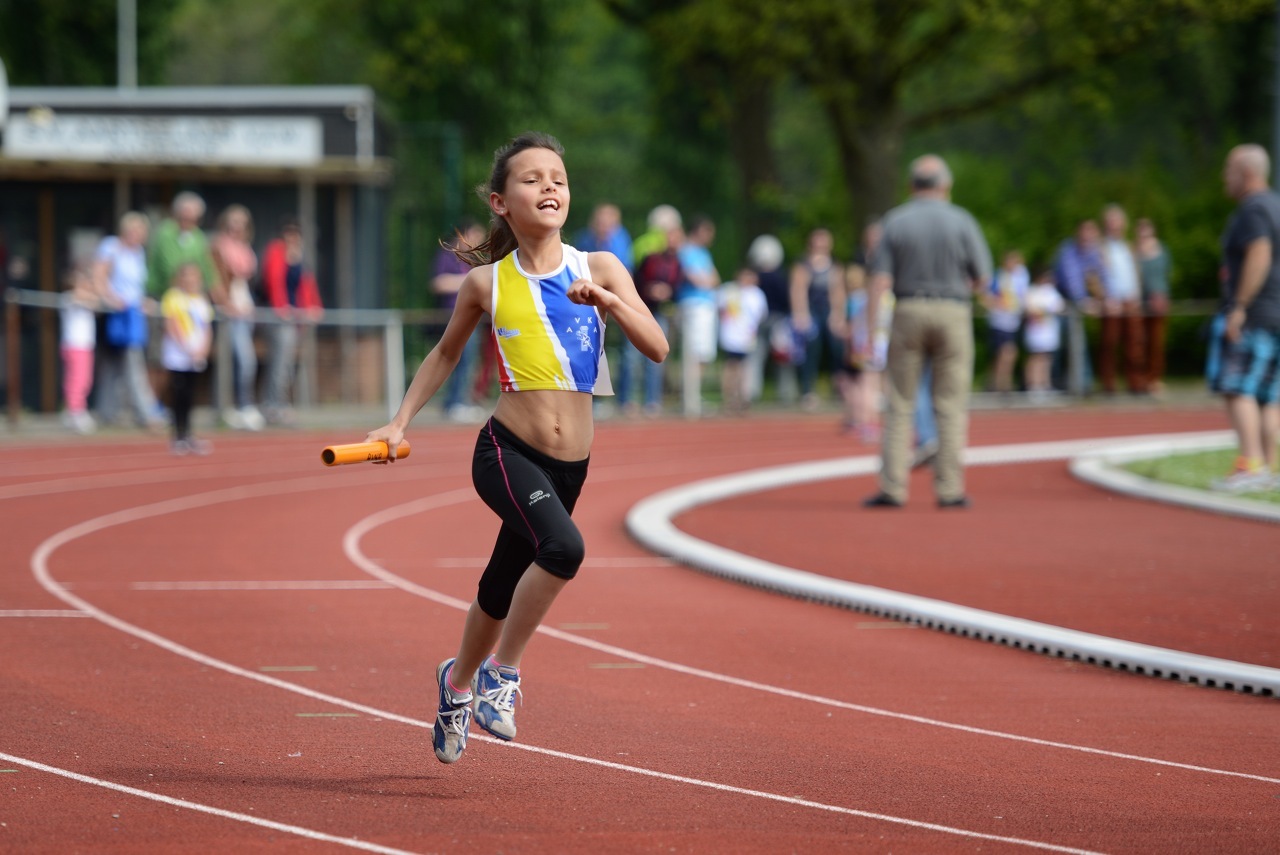 lopend meisje