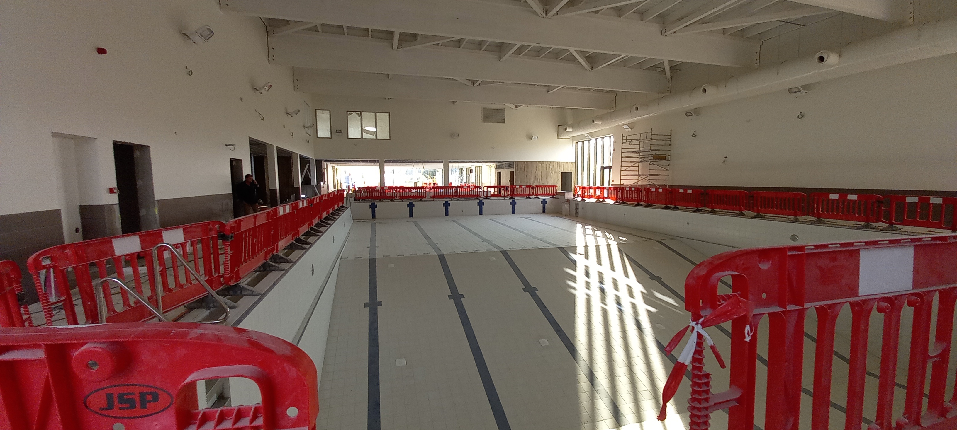 25m bad in aanbouw