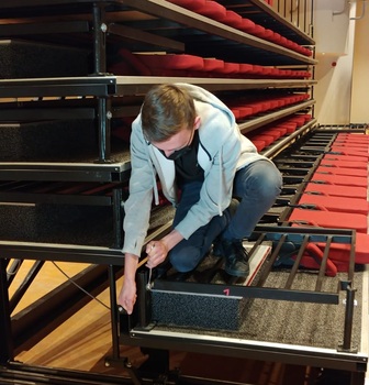 Afbraak & verkoop tribunestoelen CC 't Aambeeld